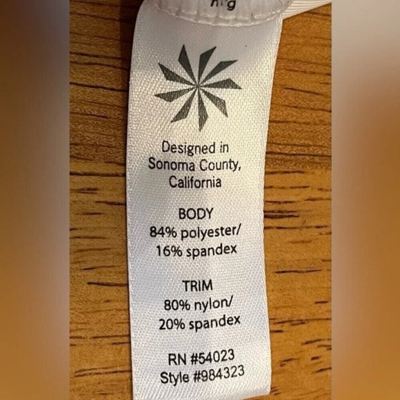 Athleta long sleeved athletic top, size XL - Picture 4 of 5